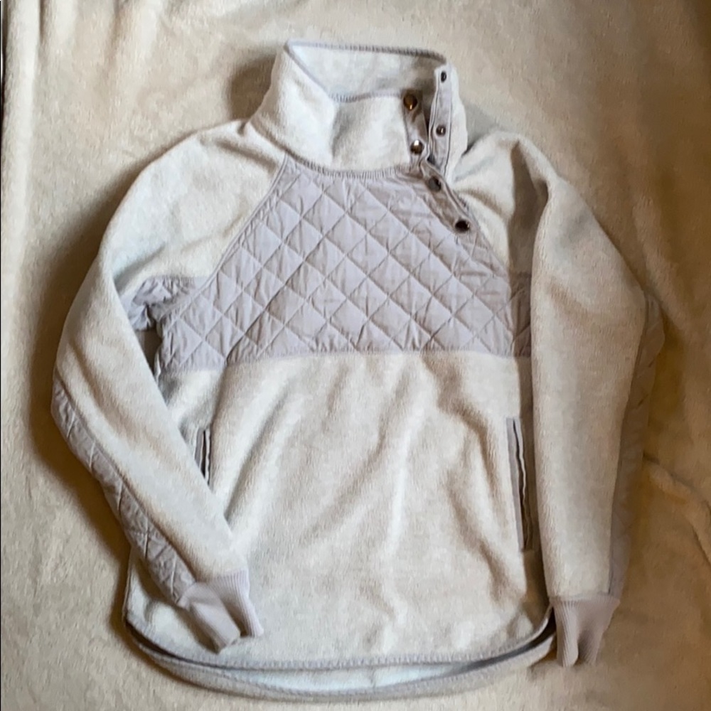 Abercrombie & Fitch asymmetrical quilted fleece